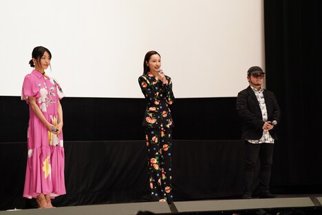 「牛首村」初日舞台挨拶の様子。