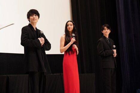 「牛首村」初日舞台挨拶の様子。