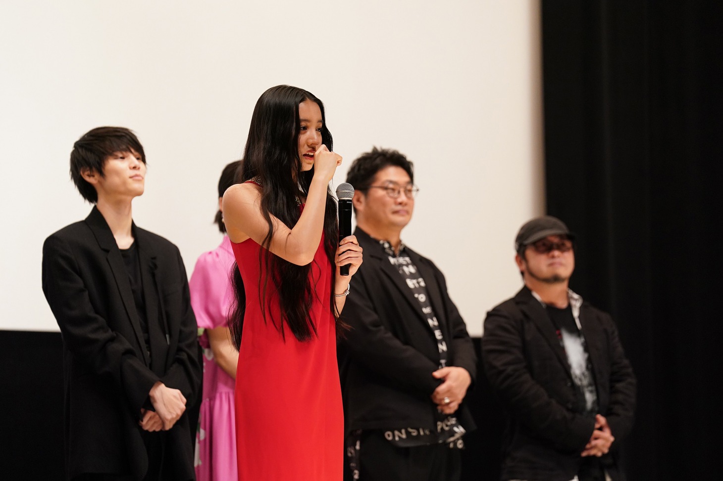 「牛首村」初日舞台挨拶の様子。