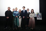 「MIRRORLIAR FILMS Season2」初日舞台挨拶の様子。前列左から山田孝之、柴咲コウ、志尊淳、山田佳奈。後列左から柴田有麿、Azumi Hasegawa、駒谷揚。