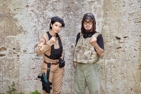 左から松本穂香、松尾スズキ。