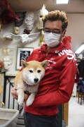 百武の愛犬・チルチルちゃん。取材中も事務所内でじっと耳を傾けていた。