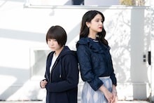 「汝の名」より、左から北乃きい、山崎紘菜。