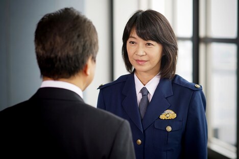 田中美佐子演じる千住遼子。