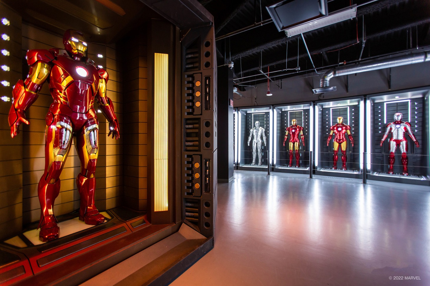 アイアンマンの歴代アーマーがずらりと展示“ホール・オブ・アーマー”。