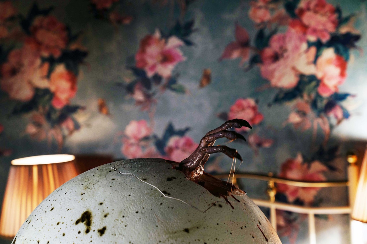 12歳の少女が孵化させた“それ”とは…北欧ホラー「ハッチング」新写真＆コメント