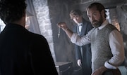 「ファンタスティック・ビーストとダンブルドアの秘密」より、左からジュード・ロウ演じるダンブルドア。