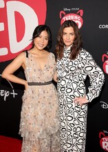 左からドミー・シー、プロデューサーのリンジー・コリンズ。