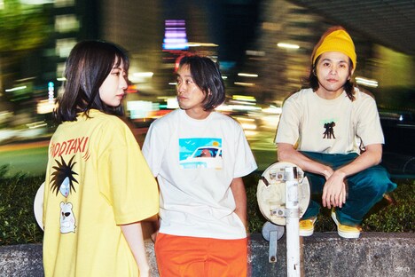 「オッドタクシー」オリジナルグッズ第3弾の着用イメージ。