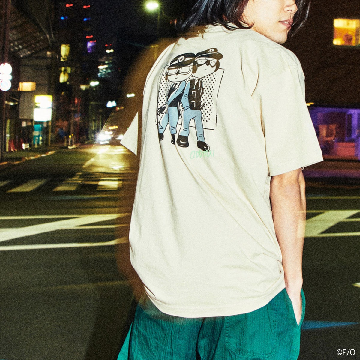 オッドタクシー イラストTシャツ 大門兄弟の着用イメージ。
