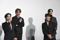 「練習室のハンドソープを変えてほしい」と願う川西拓実（前列左）。