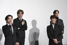 「練習室のハンドソープを変えてほしい」と願う川西拓実（前列左）。