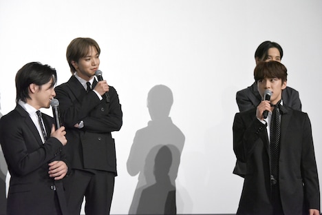 「今年は全員ピザ禁止!」を宣言した河野純喜(前列右)。