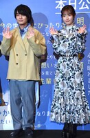 左から榎木淳弥、小松未可子。