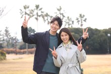 左から松下洸平、土屋太鳳。(c)フジテレビ