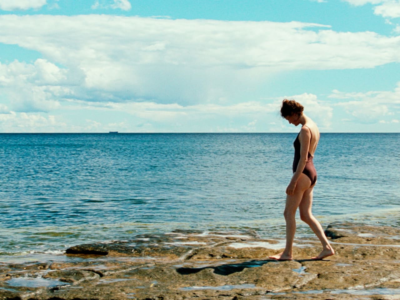 巨匠が愛した島で男女の停滞切り取る「ベルイマン島にて」新写真8枚