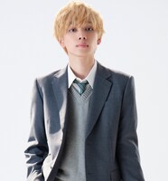 宮世琉弥演じる村井。