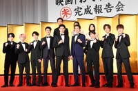 「映画 おそ松さん」未完成報告会の様子。