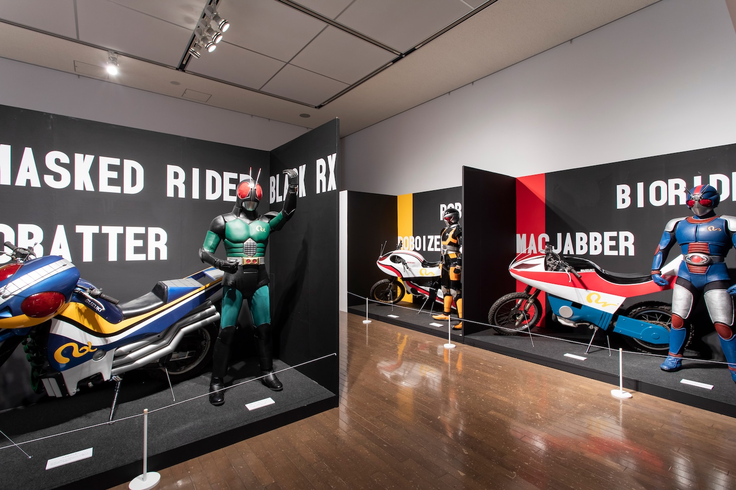 「生誕50周年記念 THE仮面ライダー展」内覧の様子。