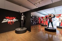 「生誕50周年記念 THE仮面ライダー展」内覧の様子。
