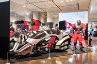 「生誕50周年記念 THE仮面ライダー展」内覧の様子。