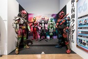 「生誕50周年記念 THE仮面ライダー展」内覧の様子。