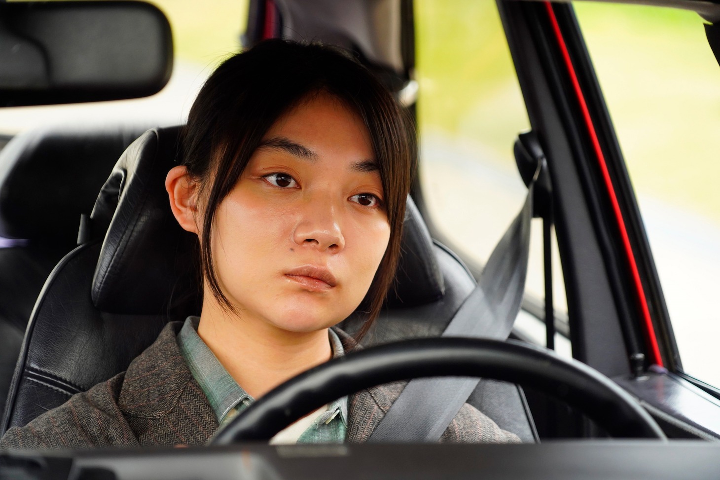 「ドライブ・マイ・カー」より三浦透子。 (c)2021『ドライブ・マイ・カー』製作委員会
