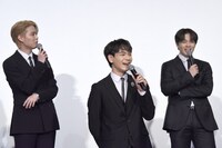 迷ったらかっこいいほうを選ぶという鶴房汐恩（後列右）。