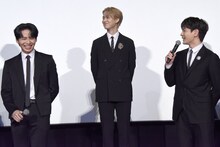 「JO1と一緒にいると楽しくなっちゃう」と話す豆原一成（前列右）。