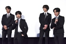 意気揚々と寿司トークを続ける木全翔也（前列左）。