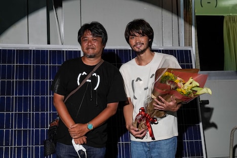 左から城定秀夫、磯村勇斗。