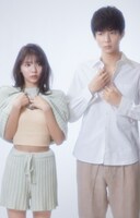 左から川津明日香、鈴木仁。