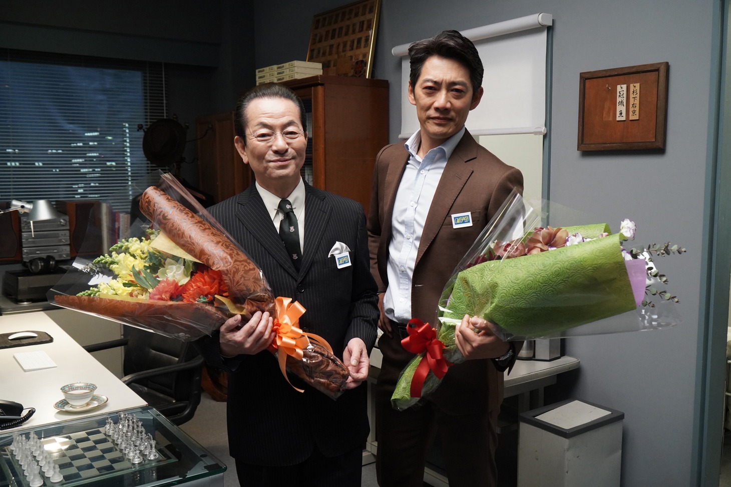 左から水谷豊、反町隆史。
