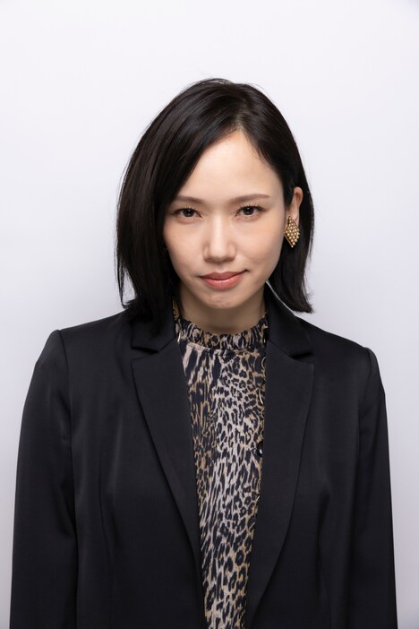 美津山明日香役のソニン。