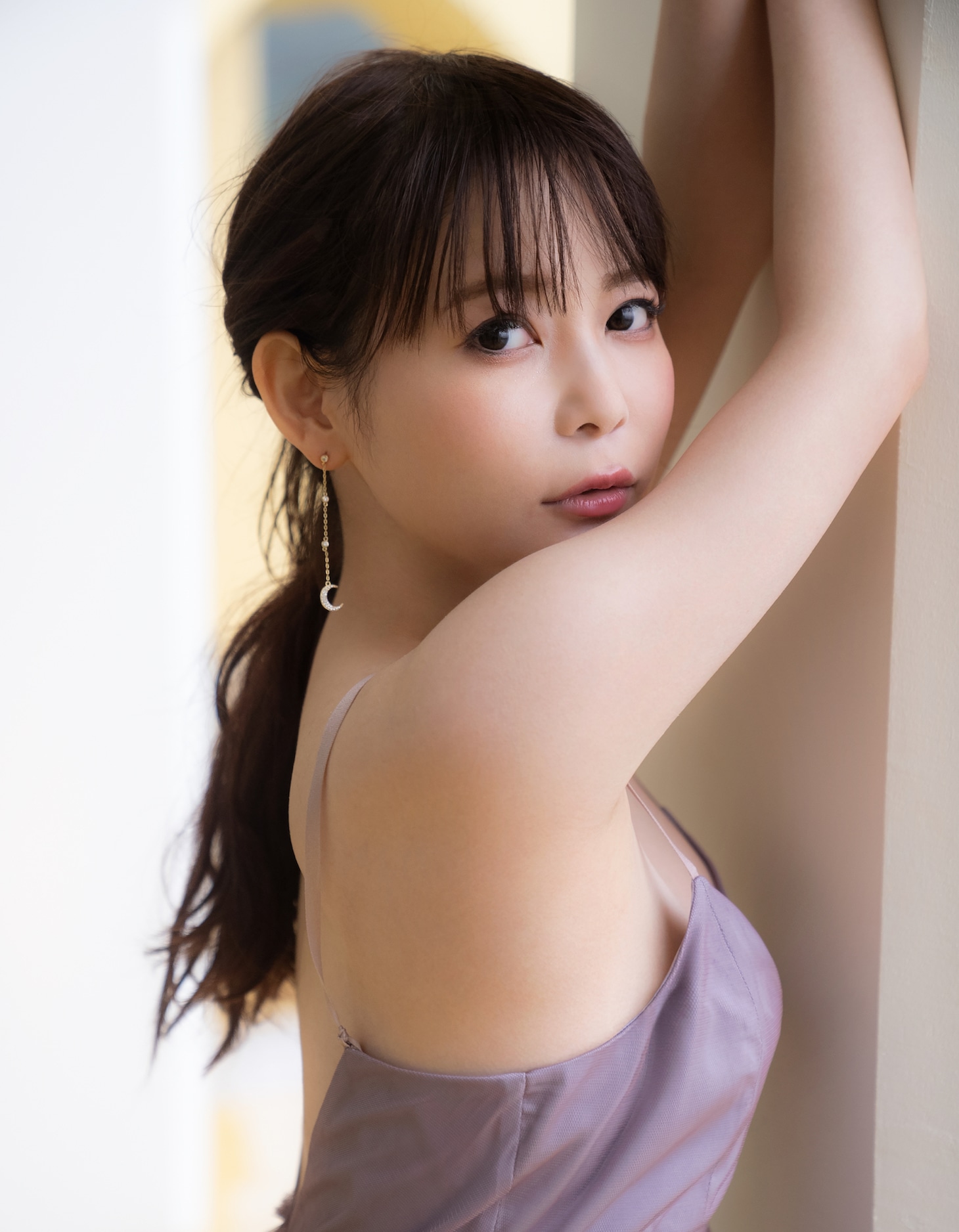 人気画像5位は「中川翔子が17年ぶりにカラコン外す、ガチすっぴんのランジェリー姿公開」より、中川翔子写真集（タイトル未定）先行カット。(c)中村和孝 / 講談社
