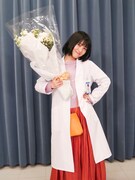 「ドクターホワイト」の撮影を終えた浜辺美波。