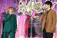 柴咲コウ（左）の「四月一日は神木さんしかいない」という発言に驚く神木隆之介（右）。