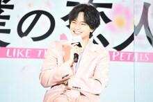 「Beautiful Tokyo Timeを存分に堪能できました」と英語を交えながら撮影を回想して“全世界”に手を振ったあと、「誰に向けて振ってるんですかね……？」と我に返りはにかむ中島健人。