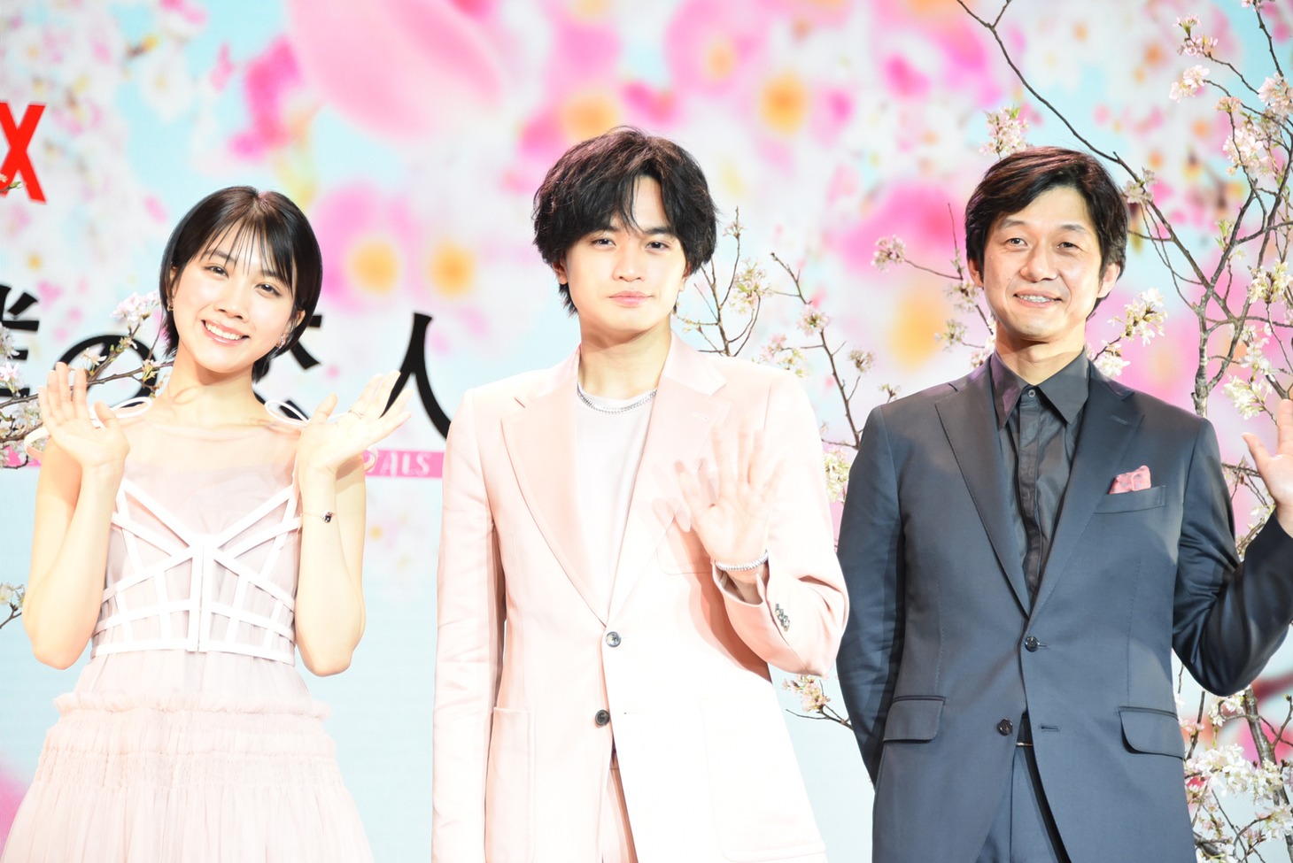 左から松本穂香、中島健人、深川栄洋。
