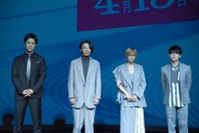 左から桐谷健太、高橋一生、柴咲コウ、有岡大貴。