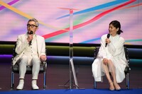 左から松重豊、上野樹里。