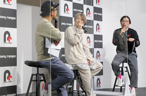 「ODDTAXIRADIO~今いい感じなんです~AnimeJapan出張版」の様子。左から伊藤裕史、木村良平、平賀大介。