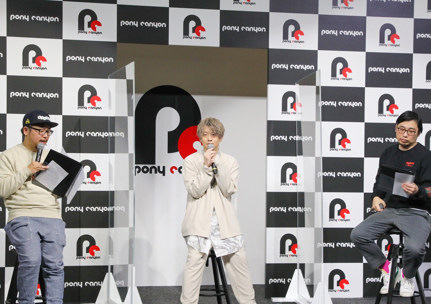 「ODDTAXIRADIO～今いい感じなんです～AnimeJapan出張版」の様子。左から伊藤裕史、木村良平、平賀大介。