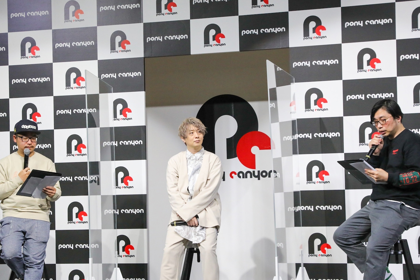 「ODDTAXIRADIO～今いい感じなんです～AnimeJapan出張版」の様子。左から伊藤裕史、木村良平、平賀大介。