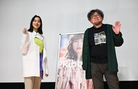 左からのん、樋口真嗣。