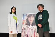 「Ribbon」舞台挨拶の様子。左からのん、樋口真嗣。