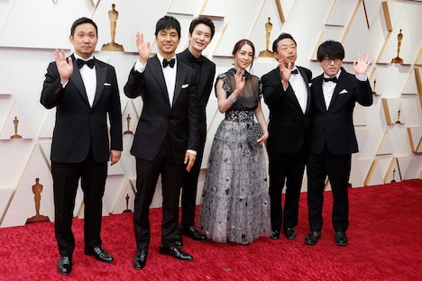 左から濱口竜介、西島秀俊、岡田将生、霧島れいか、山本晃久、大江崇允。（ロイター／アフロ）