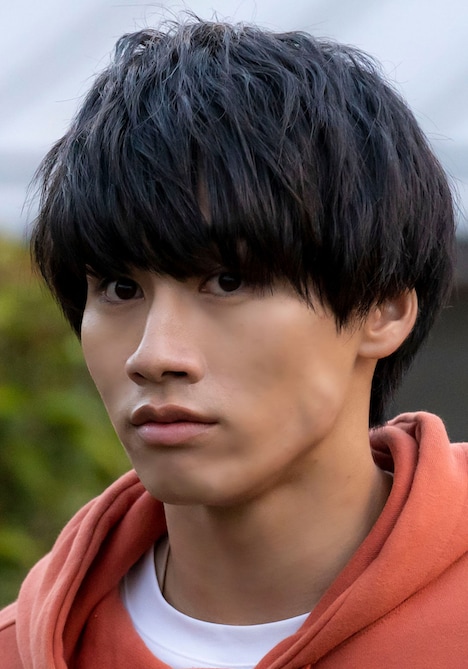 おとなしい男・飯田大輔を演じる寺坂頼我。