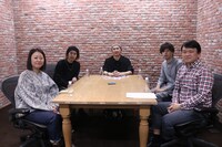 左から月永理絵、折田侑駿、森直人、SYO、徐昊辰。