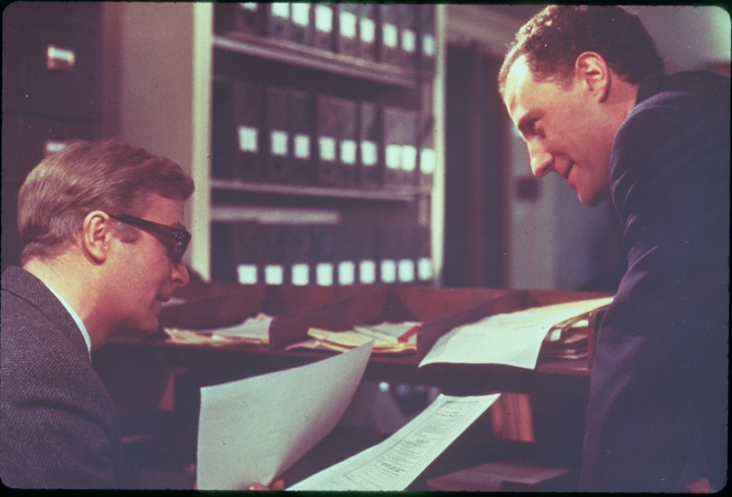「国際諜報局」 (c)1964 by Steven S.A. All Rights Reserved.